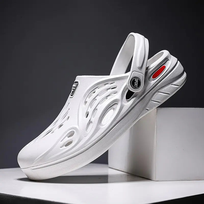 Sandales mode homme et chaussons de plage à trous